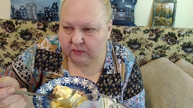 Мукбанг. АМЛЕТ С СЫРОМ И КОЛБАСОЙ,ПРАЗДНИК ЯЗЫКА.