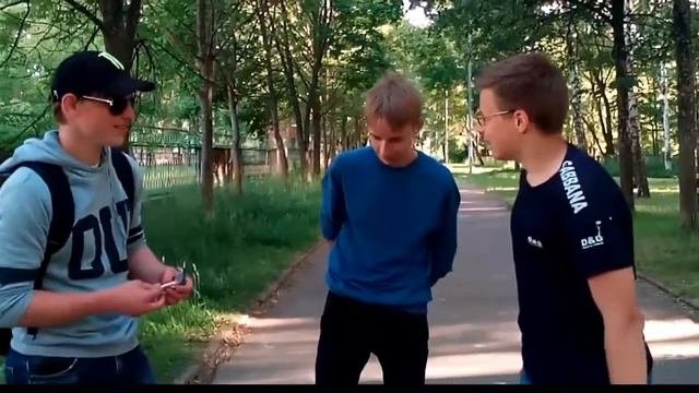 как девушки обсуждают парней и как парни обсуждают девушек.