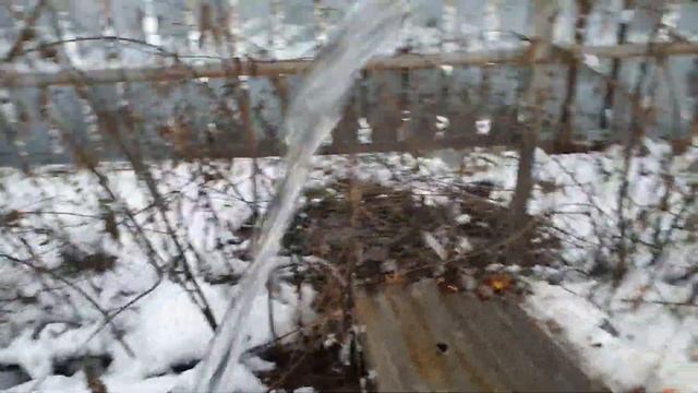 Самоизлив из Скважины от затопления Спасла Река!!