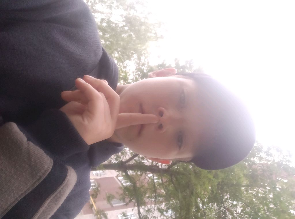 стрим возле школы
