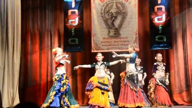 16.10.2016 танцую в НТД трио на фестивале Васанта Новосибирск