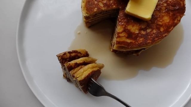 ?PANCAKES KETO ALTOS EN PROTEINA CON QUESO COTTAGE | DESAYUNO KETO EN 10 MINUTOS | Manu Echeverri