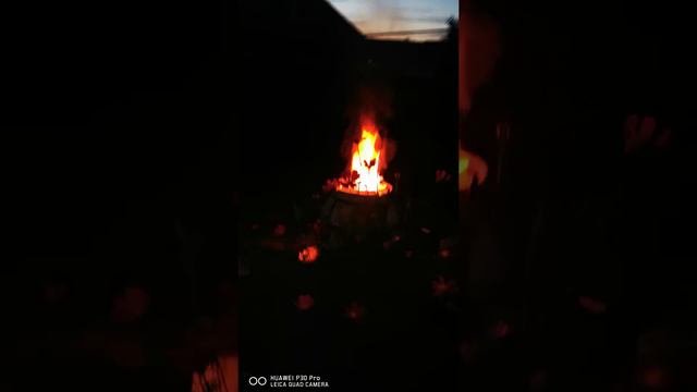Тандыр Скиф. Первый розжиг. Ошибка привела с многочисленным трещинам.