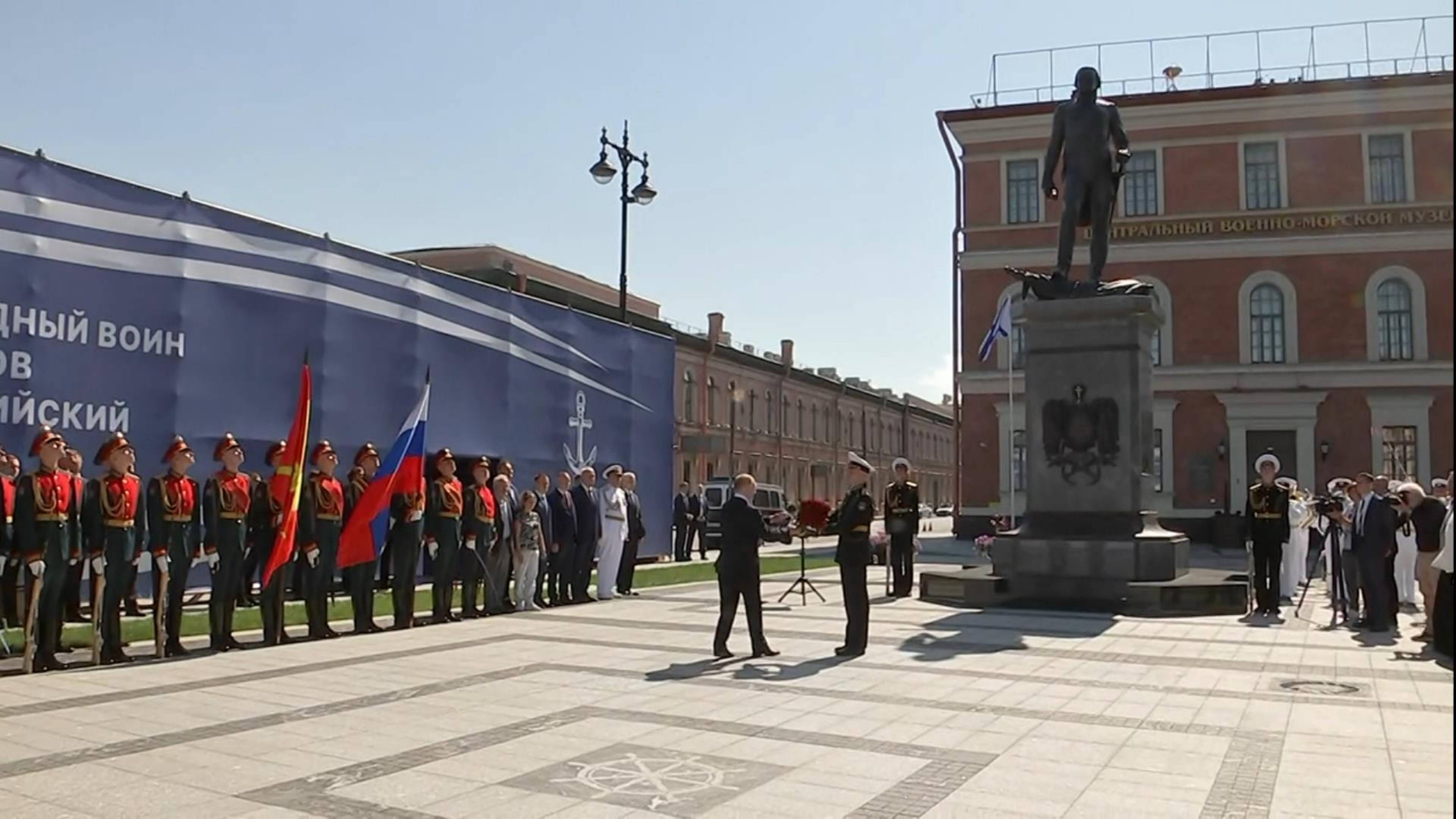 «Адмиралу, не знавшему поражений!»: Владимир Путин открыл в Петербурге памятник Федору Ушакову