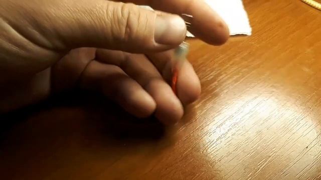 Ремонт наушников горячим клеем. Коротко и ясно