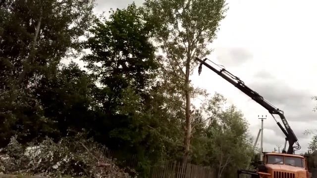 Russian military truck URAL+ hiab 150R in job