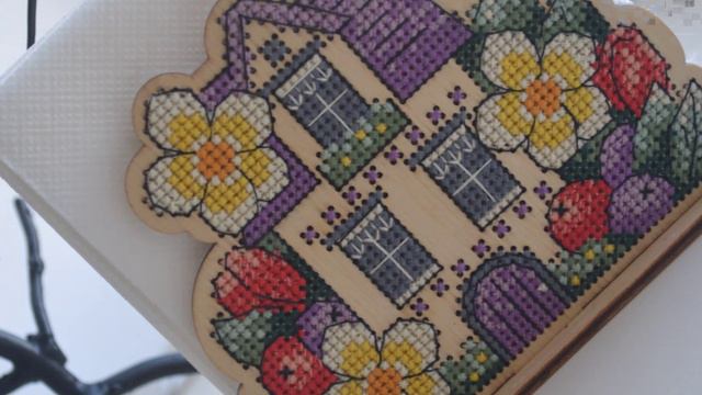 126.  САЛФЕТНИЦА   ДОМИК   м. п. студия