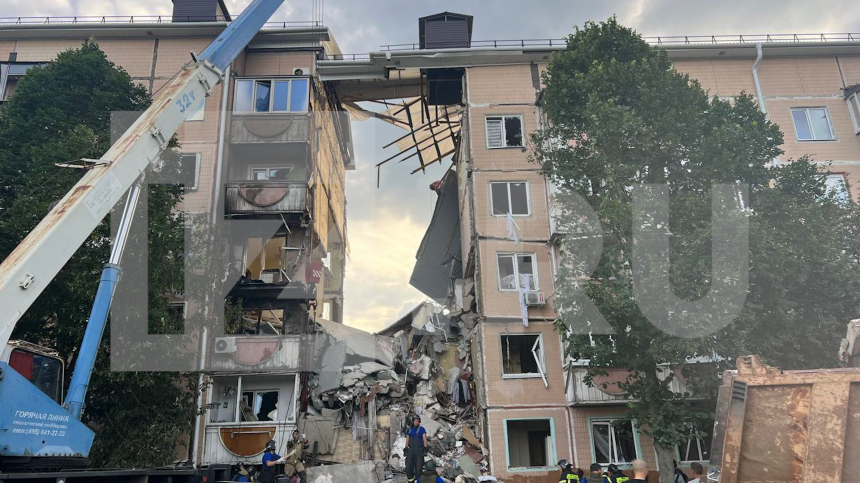 Два человека погибли при обрушении подъезда жилого дома в Шебекино