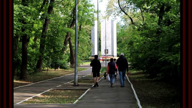 Памятники воинам в парке Авиаторов в Ростове на Дону