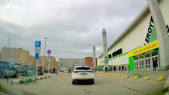 Движение на автомобиле по Тюмени до Леруа и на Киевскую