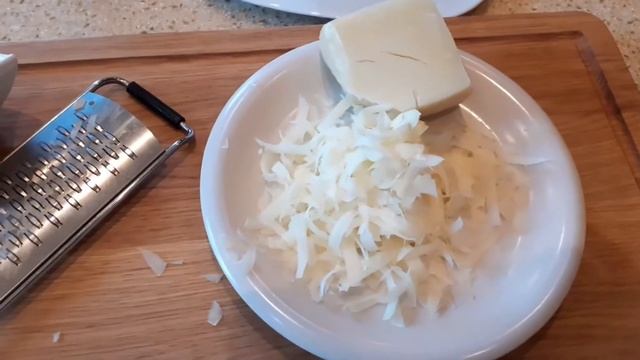 Салат из тыквы с сыром, орехами и  цитрусовым соусом
