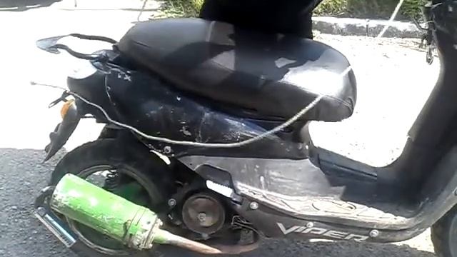Ручной запуск скутера.