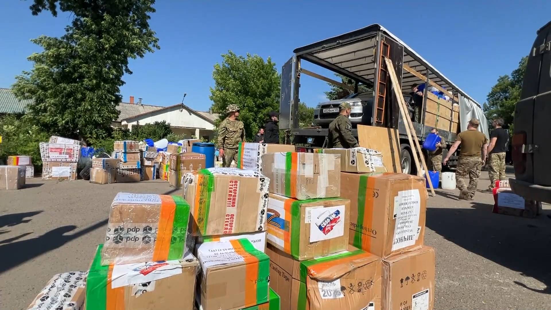 240531 Объем гуманитарной помощи из Югры на Донбасс уже измеряется тысячами тонн.