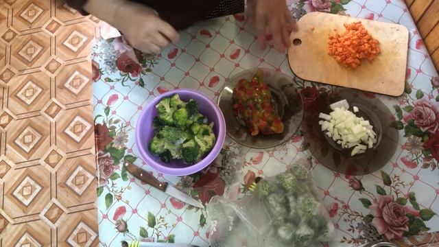 Суп с брокколи и овощами.