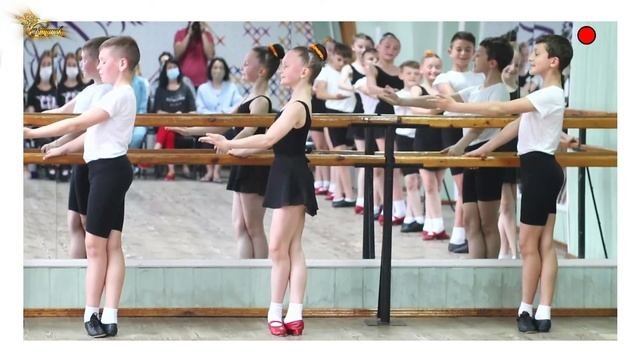 УКРАЇНСЬКИЙ ТАНЕЦЬ. Середня група ансамблю Світанок