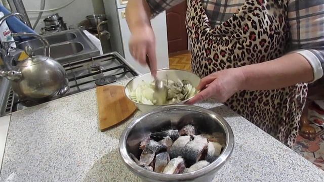 мариную скумбрию .рецепт из ютуба.