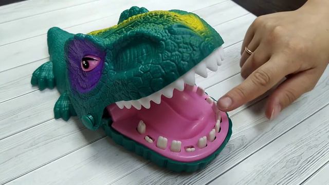 Игра "Зубастый динозавр"
