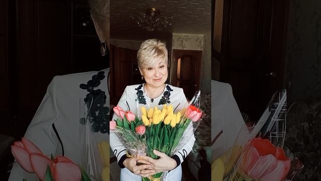 Поздравляю женщин с праздником весны. Удачи, здоровья, любви!