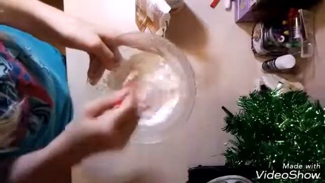 Делаю  лизун/ Из крахмала?