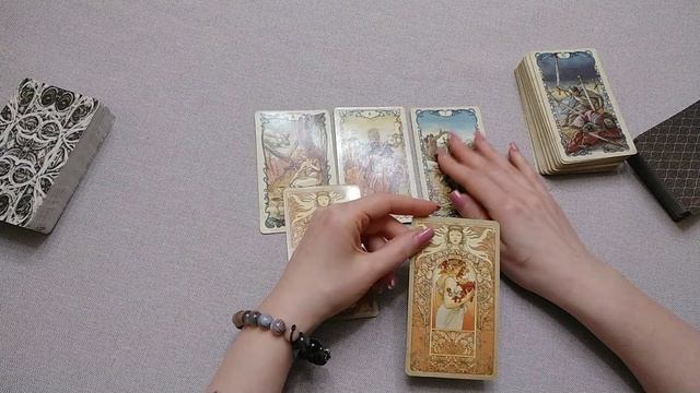 Что уходит и приходит в жизнь. Таро-расклад