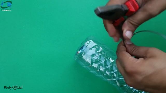DIY Hummingbird Feeder Homemade - How To Make A Hummingbird Feeder From Plastic Bottle