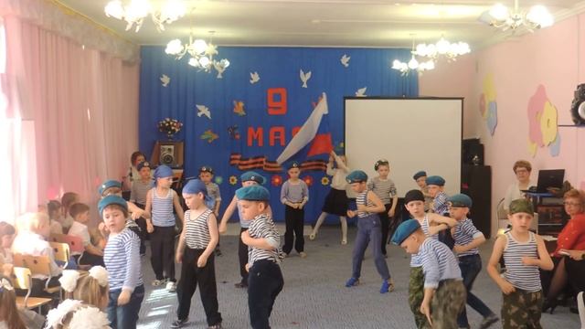 Танец "ВДВ" Детсад №131