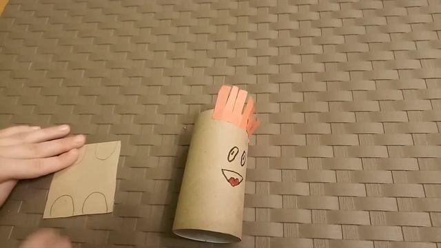 Как сделать человечка из втулки от туалетной бумаги