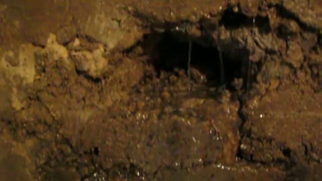 Бэжит вода по стене. Устранение на 5