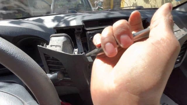 TOYOTA HILUX -  COMO TIRAR O RÁDIO