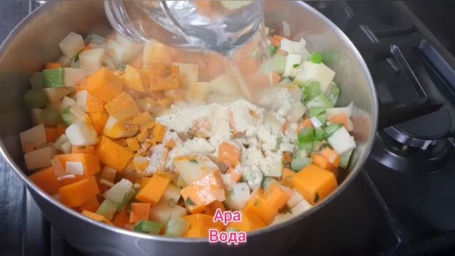 Supă cu legume si tăiței. Суп с овощами и лапшой.