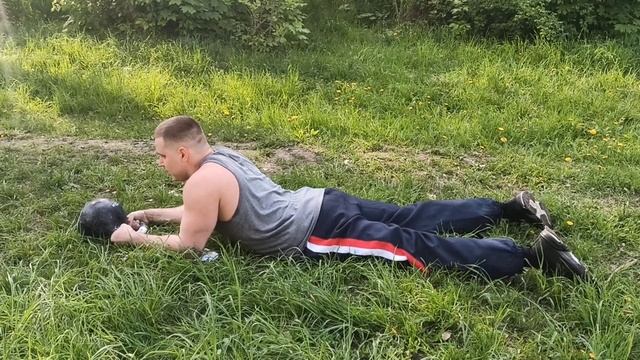Поднятие гири 32кг лёжа на бицепс (2-я проба)