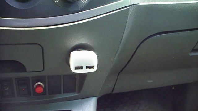 Гнездо прикуривателя не пустует.