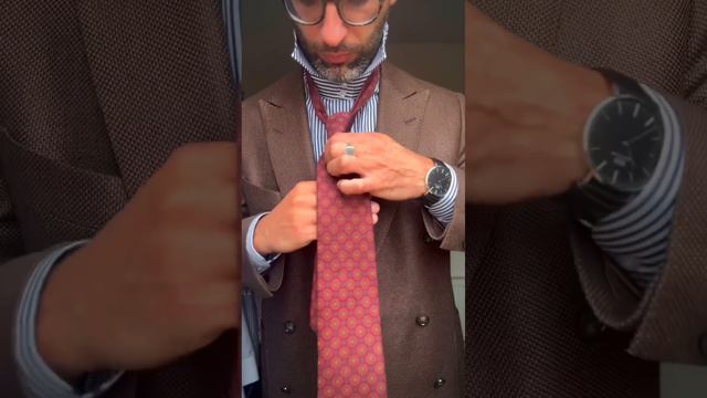 Как завязать мужской галстук ?!