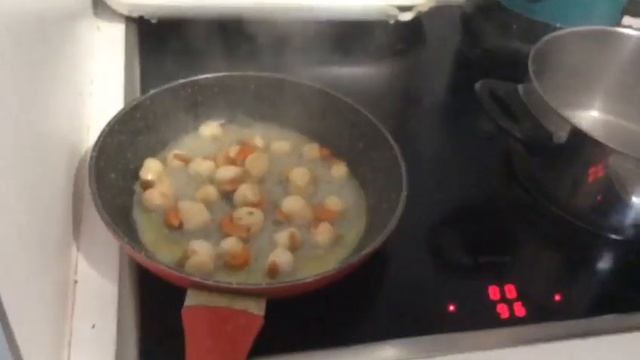 Паста а ля Серж. Рецепт пасты с креветками и морскими гребешками.