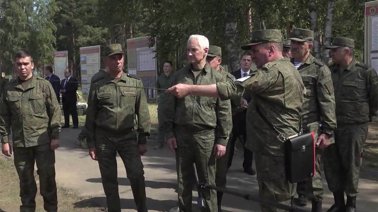 Андрей Белоусов проверил подготовку бойцов на полигоне Ленинградского военного округа