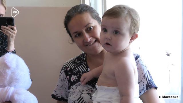 СВОихнебросаемАнна Кузнецова привезла в детскую больницу визуализатор вен