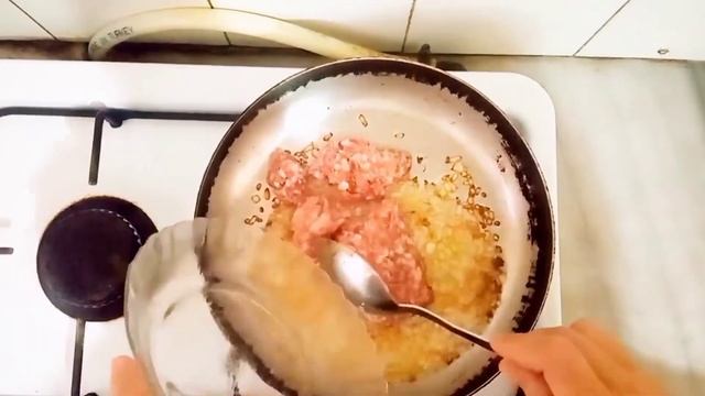طريقة عمل شوربة العدس الاصفر باللحم المفروم بطريقة جديدة?
