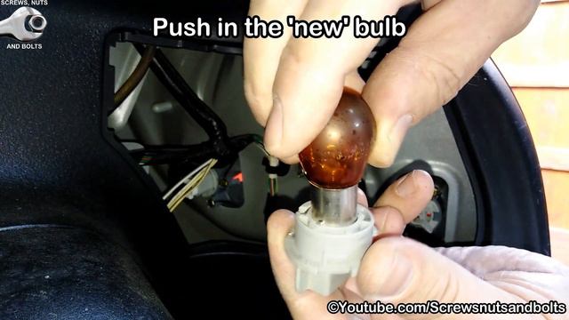 Rear Light Bulb Change - Toyota Yaris