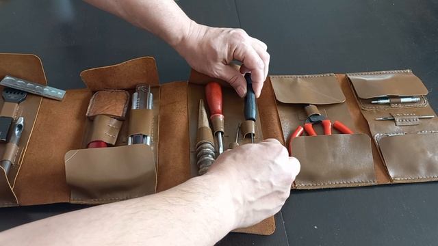 Инструменты для работы с кожей.
