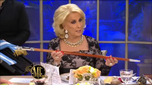 Massa ya tocó el Bastón de Mando y la Banda Presidencial