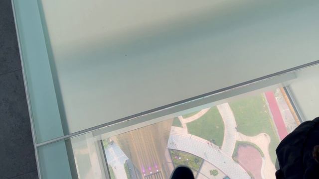 Дубайская рамка, стеклянный пол. Dubai frame