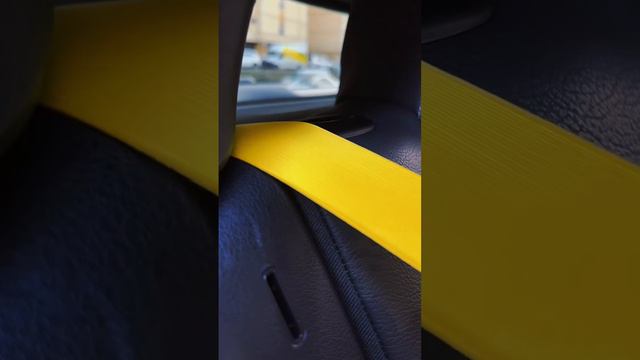Замена ремней безопасности. Желтый AMG