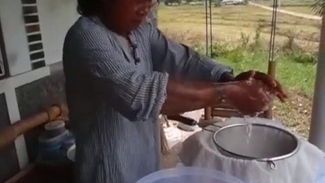 ШАГ / STEP 4 как выжать кокосовое молоко how to squeeze coconut milk