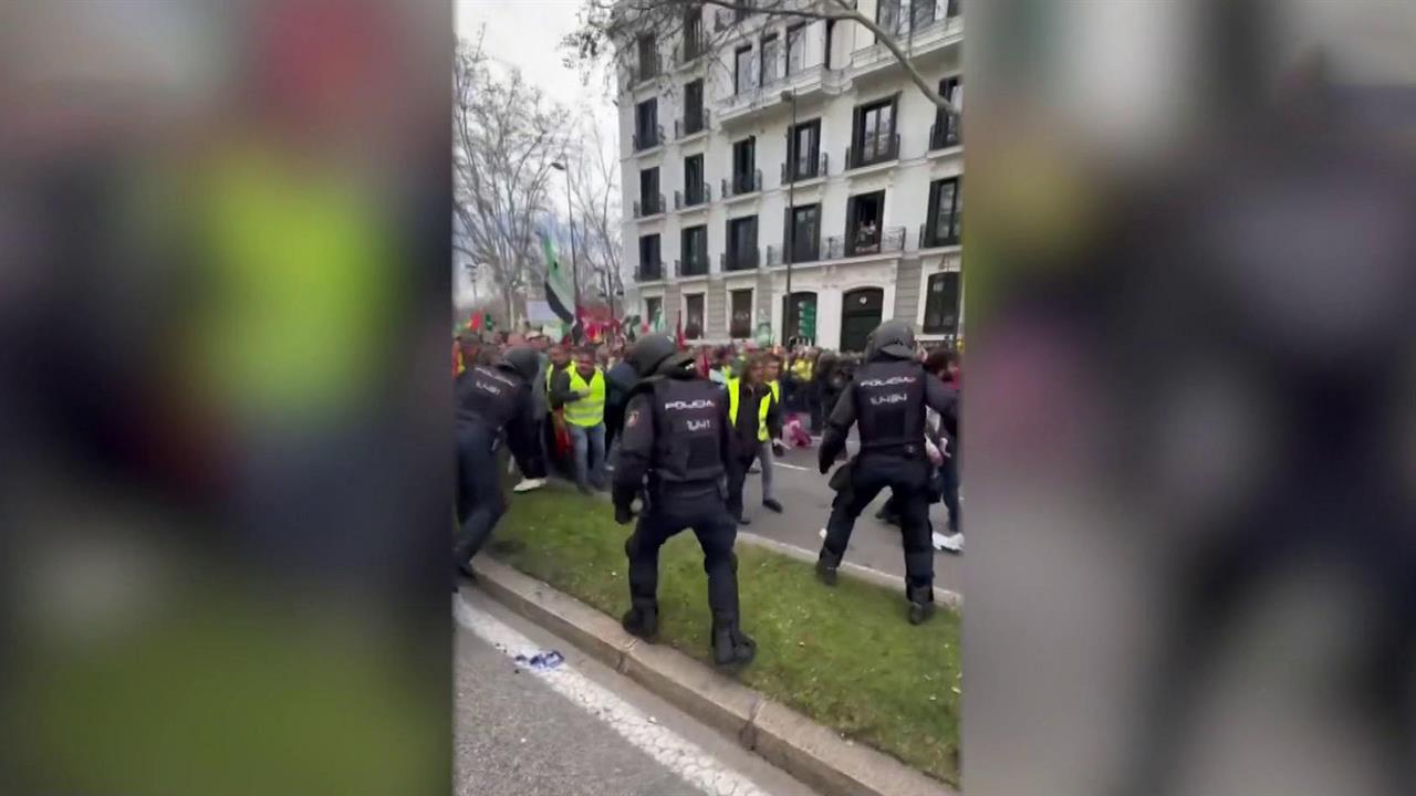 В Мадриде произошли жесткие столкновения протестующих фермеров и полиции
