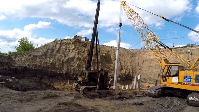 РЕКОНСТРУКЦИЯ МОСТА В ПЕТРОПАВЛОВСКЕ  КАК ЗАБИВАЮТ СВАИ