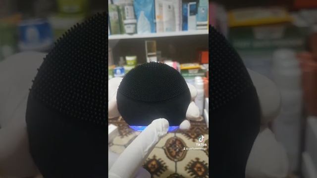 Силиконовая щетка для чистки и массажа лица