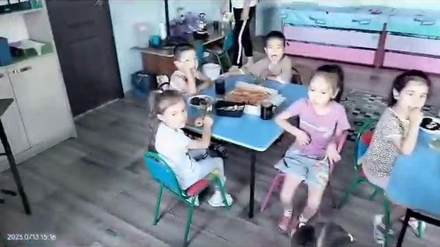 В детском саду отмечают день сказок.
