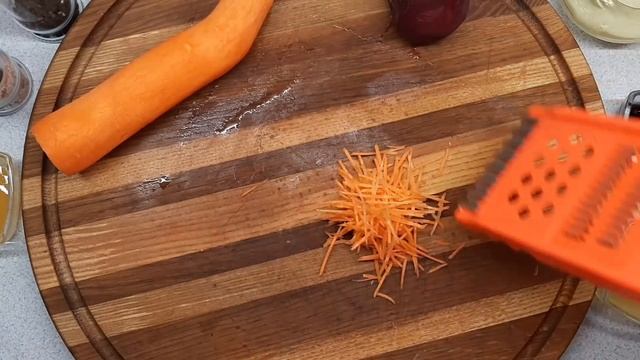 Вкусный салат из того что всегда есть дома ! Витаминный салат который любят дети !