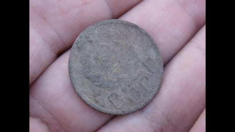 Редкий жетон 8 копеек столовая.