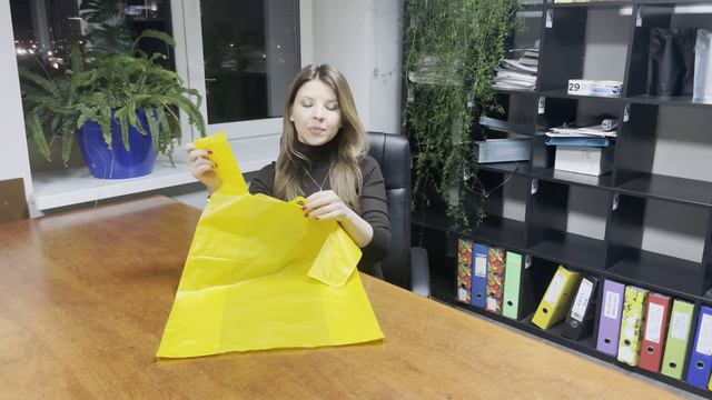 Однотонный желтый пакет майка без рисунка | Шоу-рум и склад упаковочной продукции в Москве